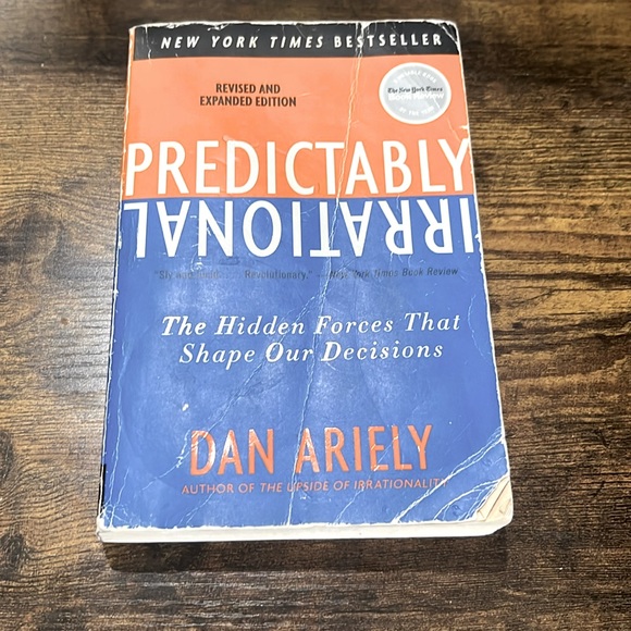 (sold) ✅ Predictably Irrational By Dan Ariely - Picture 1 of 3